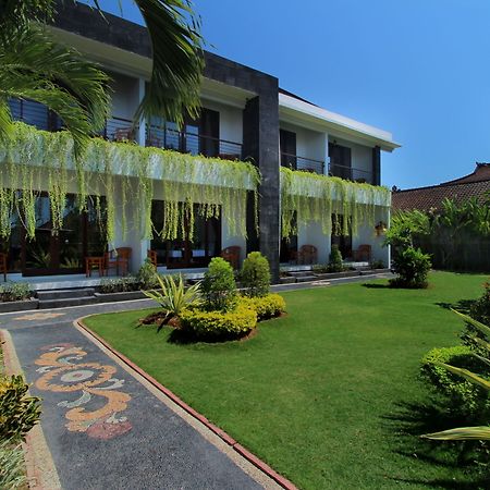 Srikandi Inn Kuta Selatan エクステリア 写真