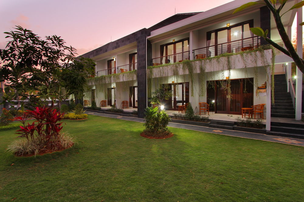 Srikandi Inn Kuta Selatan エクステリア 写真