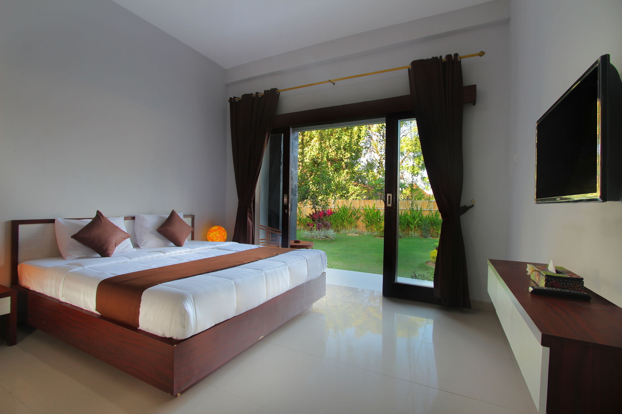 Srikandi Inn Kuta Selatan エクステリア 写真