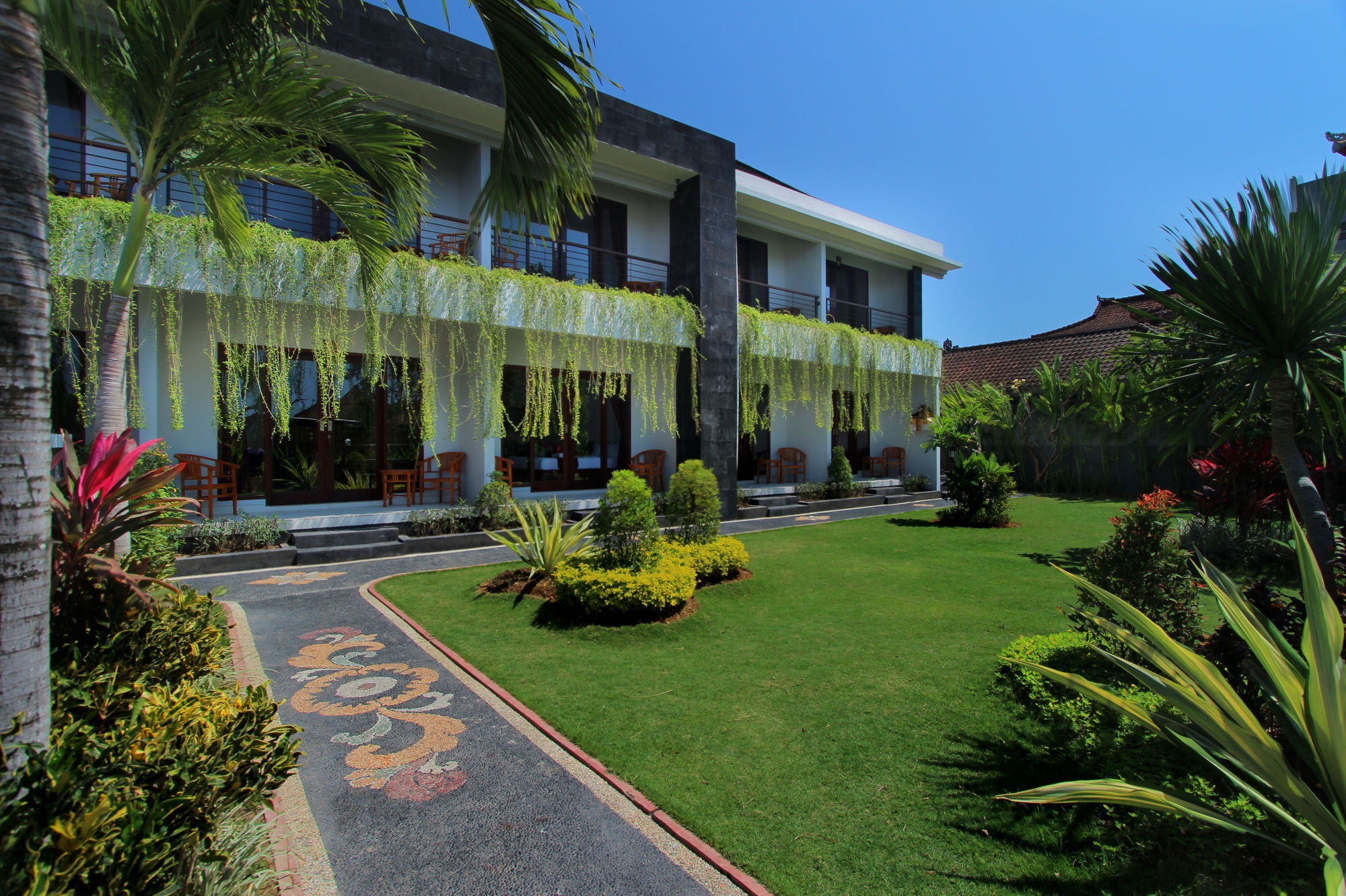 Srikandi Inn Kuta Selatan エクステリア 写真